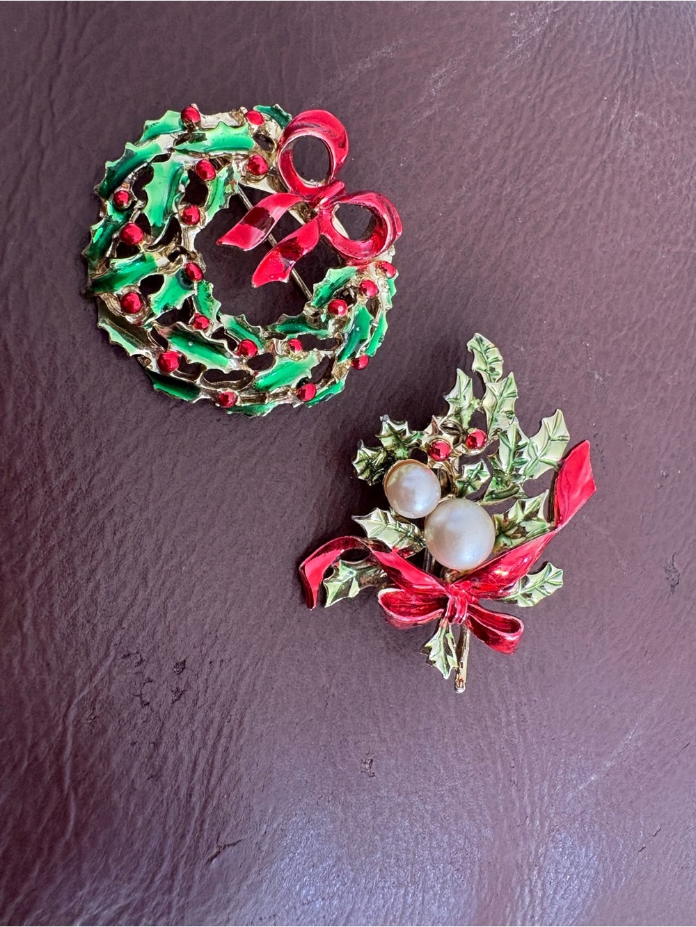 Vintage Christmas Brooch Lot Enamel Holly Wreath Spray Pearl Pair Mid Century